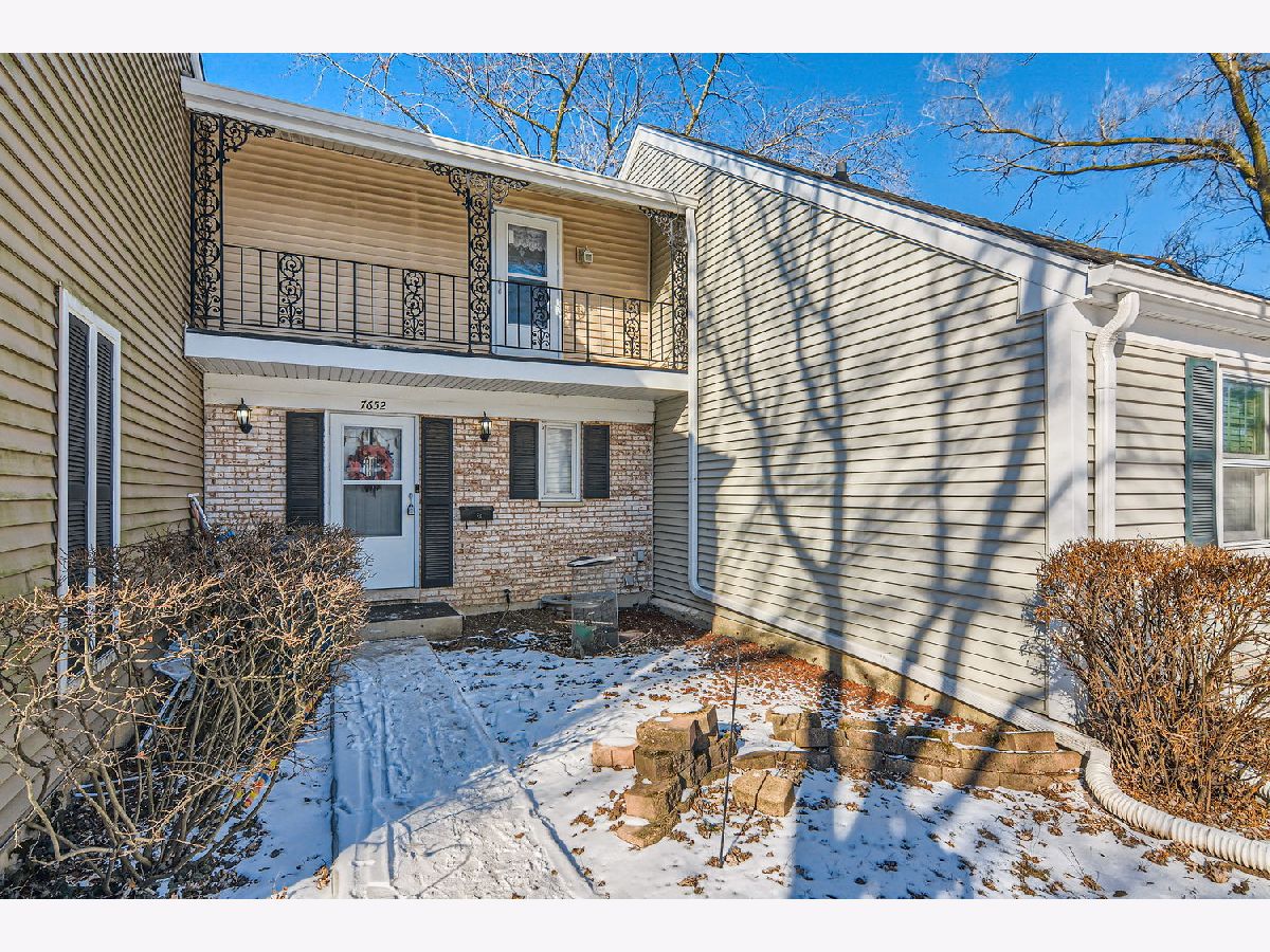 Townhomes Sold Olde Salem Hanover Park Illinois, 7652 Manchester Manor