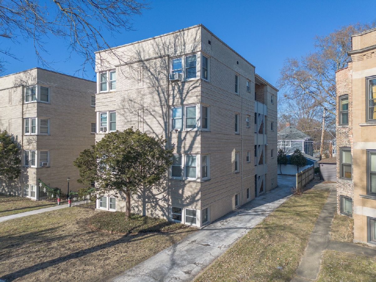 Condos & Townhomes Sold Pine Ave Condos Riverside Illinois, 100 Pine