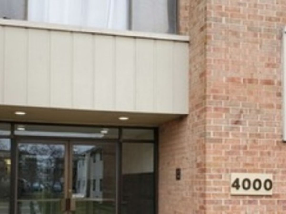 Condos & Townhomes Rented Runaway Bay Palatine Illinois, 4000 Bayside