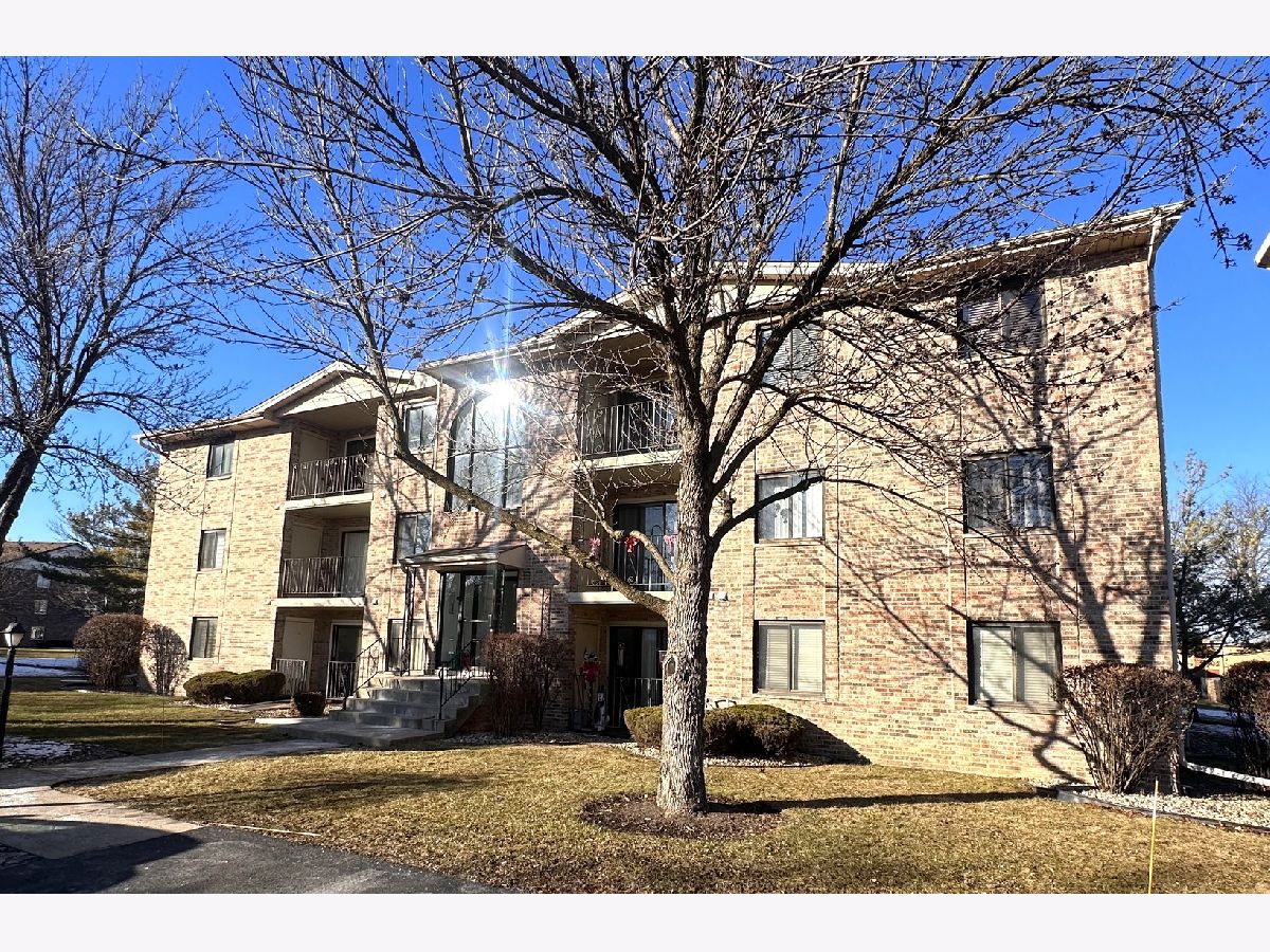 Condominiums Sold East Circle View Crestwood Illinois, 4922 134th