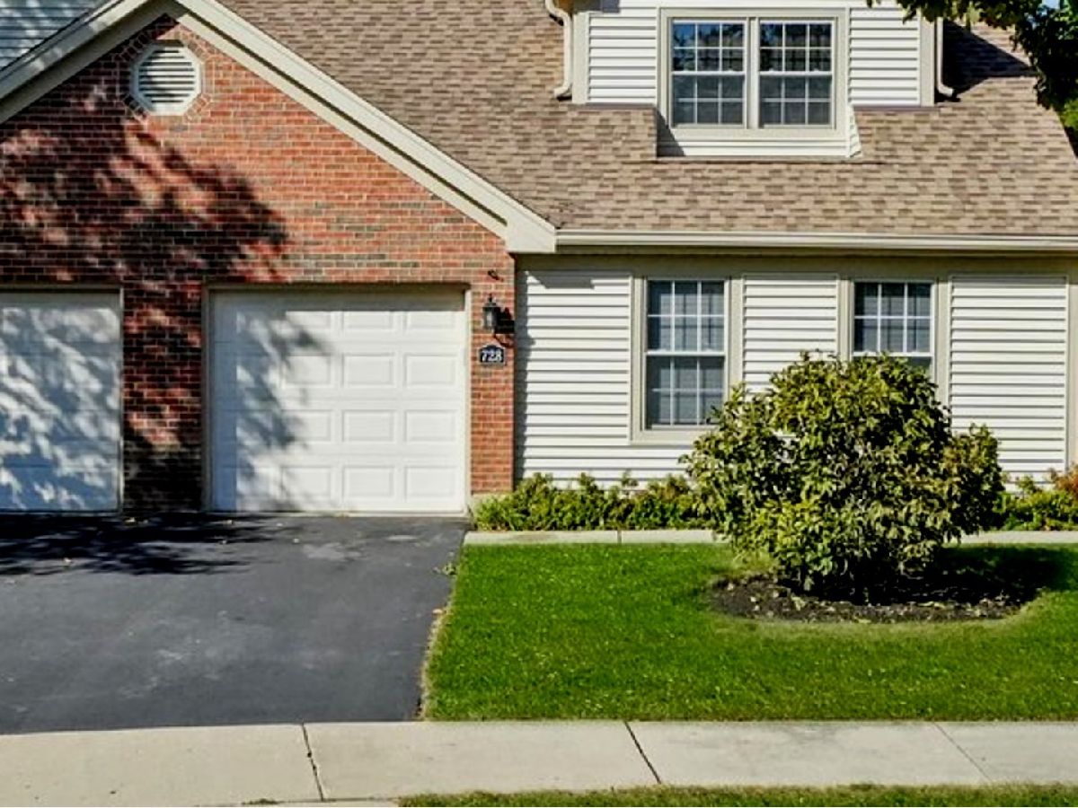 Townhomes Rented Kingsport Commons Wheeling Illinois, 728 Sutton