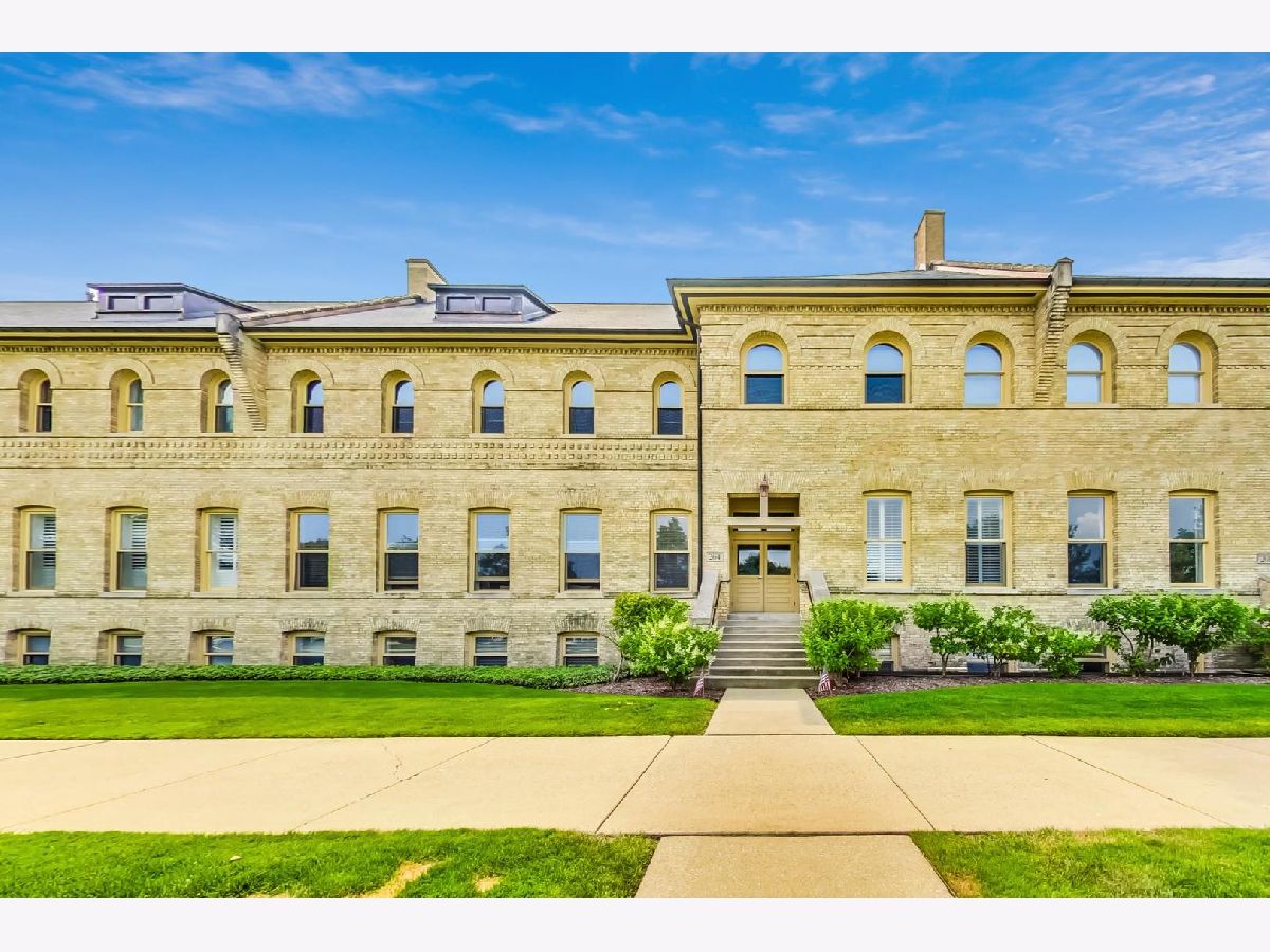 Condos & Townhomes & Homes Sold Fort Sheridan Highland Park Illinois, 264 Leonard Wood South