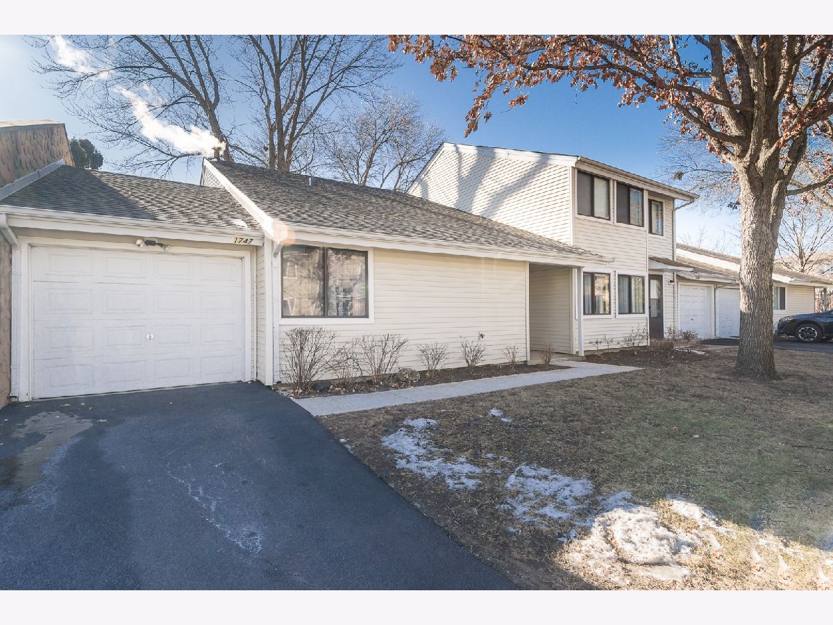 Townhomes & Condos Sold Hidden Creek Palatine Illinois, 1747 Canterbury