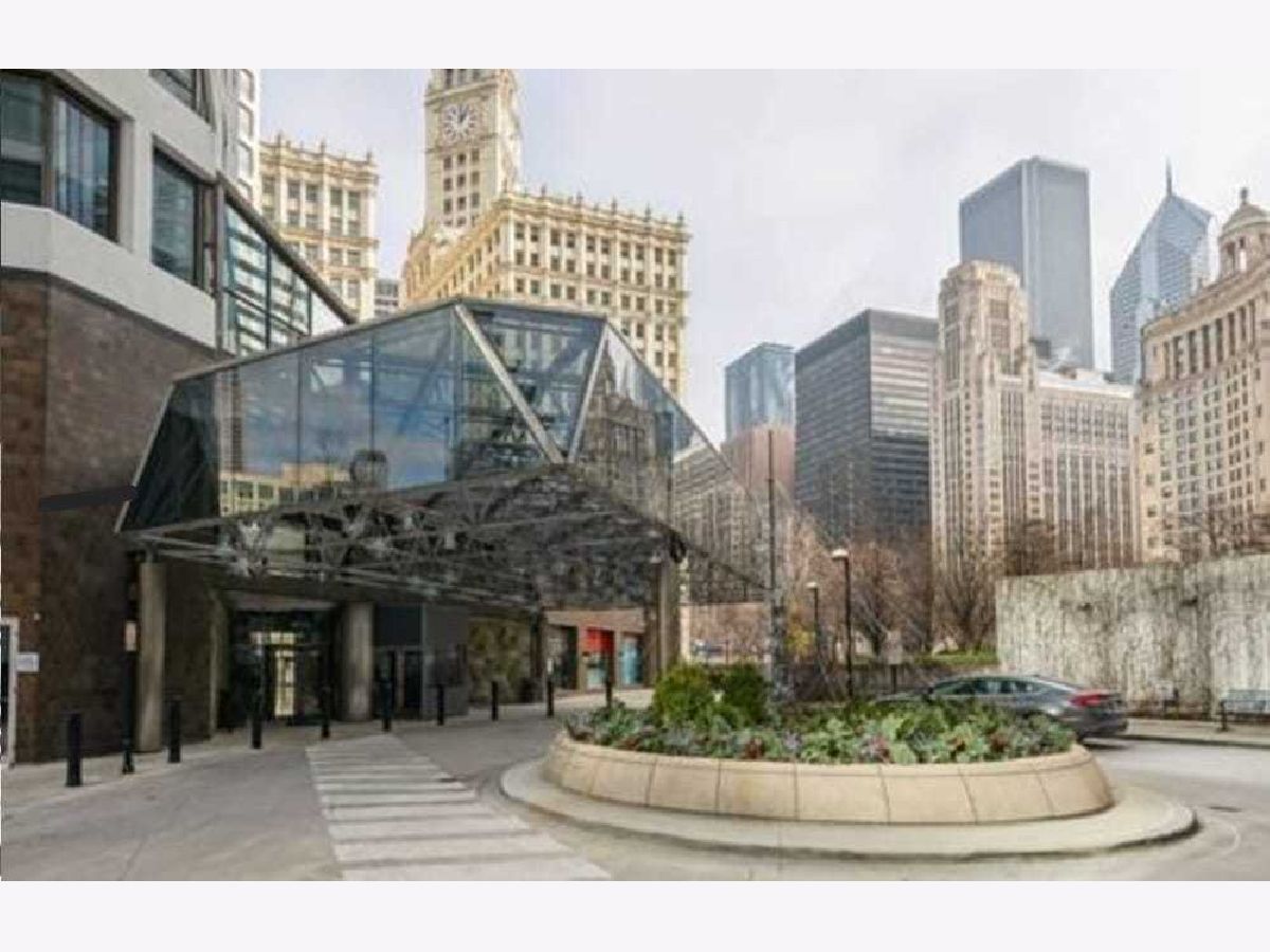 Condominiums Rented River Plaza Chicago Illinois, 405 Wabash
