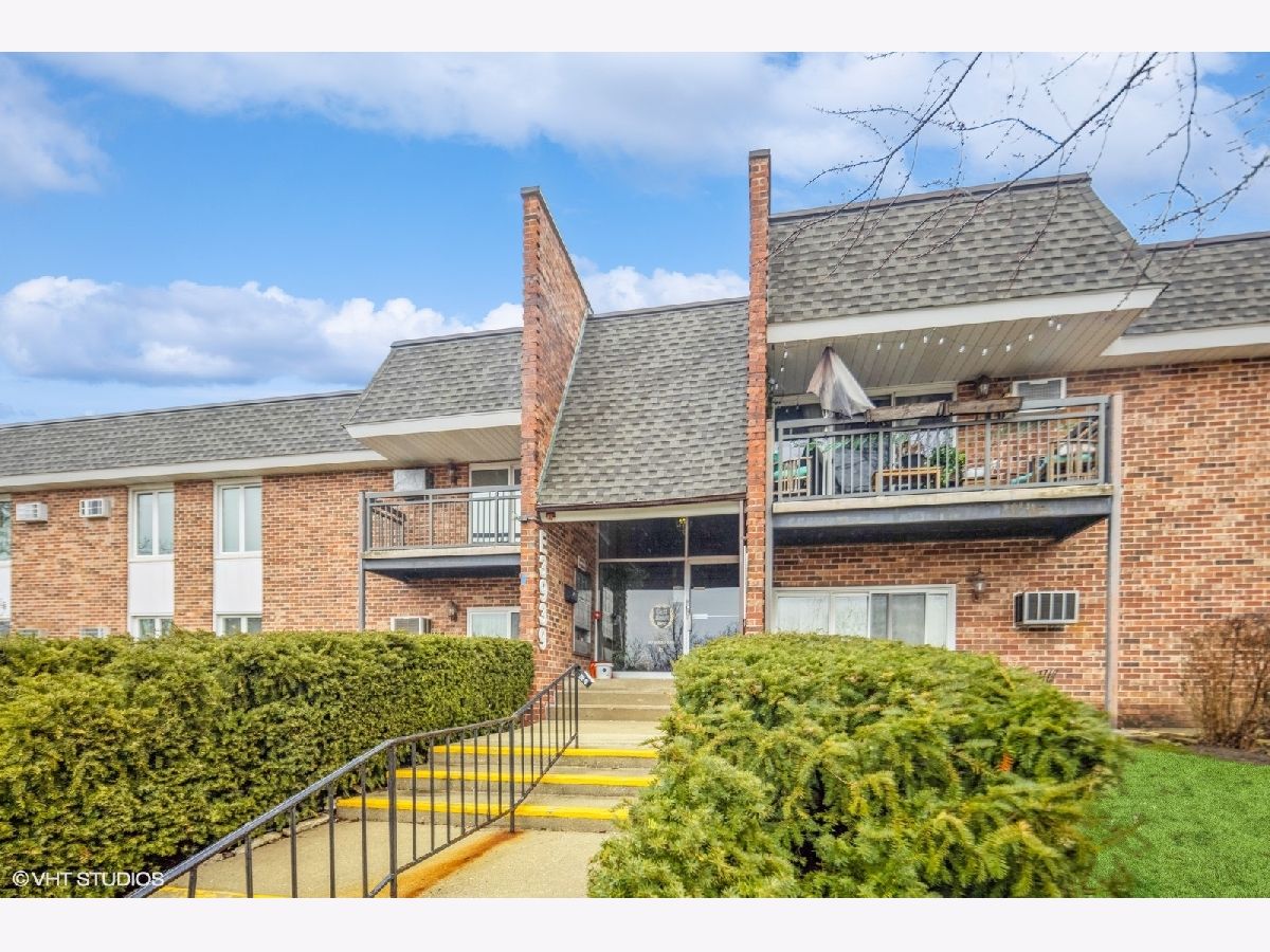 Condominiums Sold Westbrook Downers Grove Illinois, 3939 Saratoga