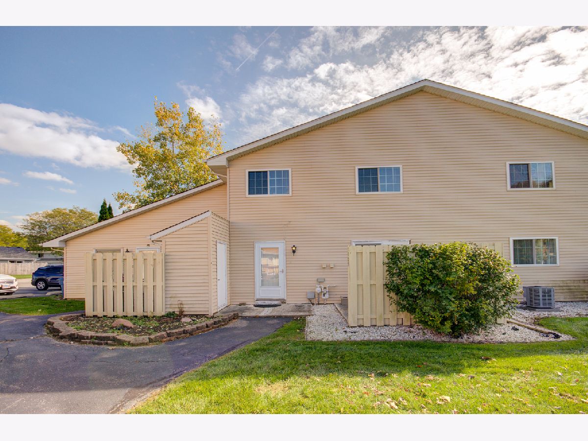  Rented Crest Hill Illinois, 2325 Aster