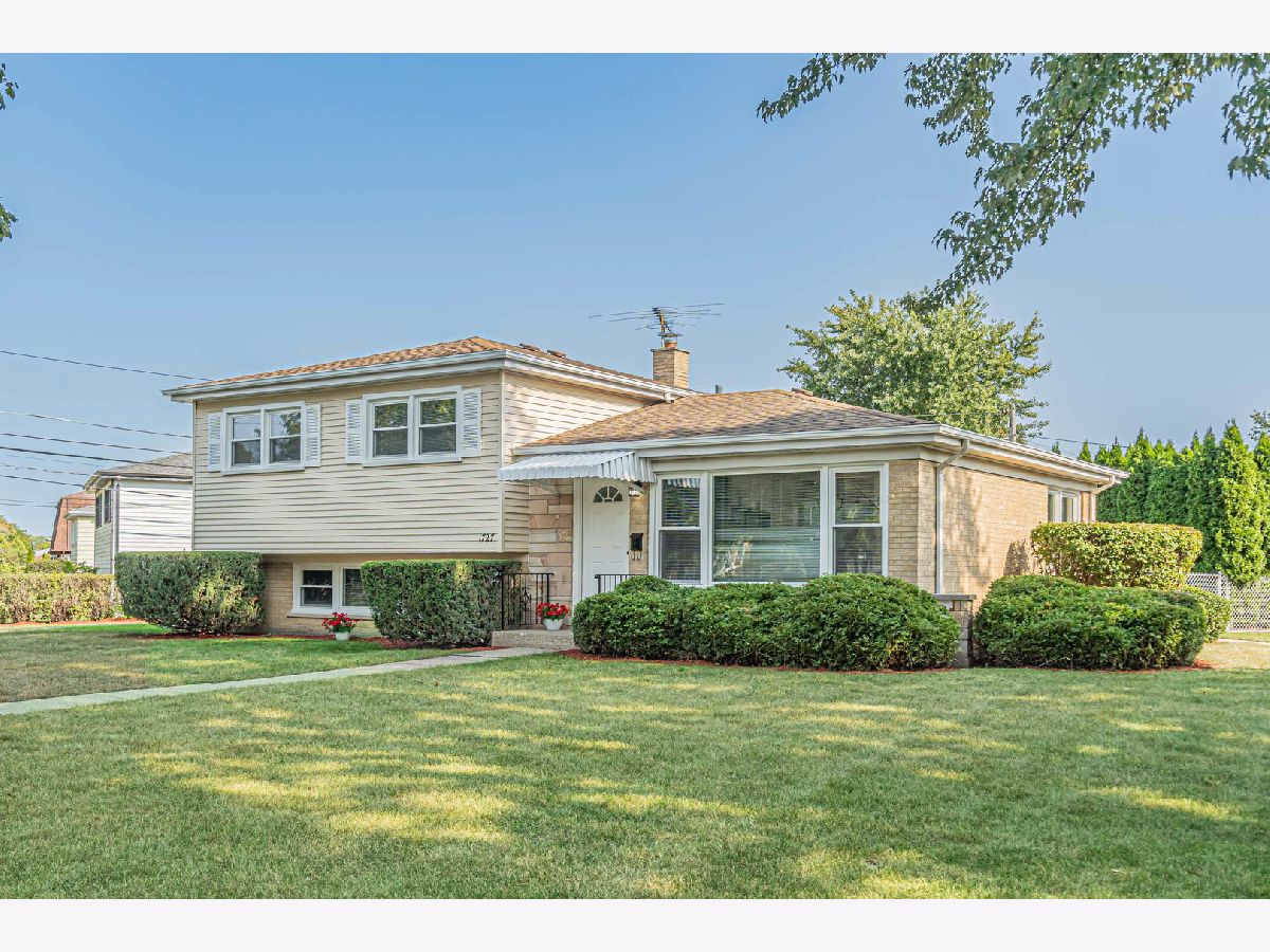 Homes Sold Colonial Heights Mount Prospect Illinois, 1727 Rusty