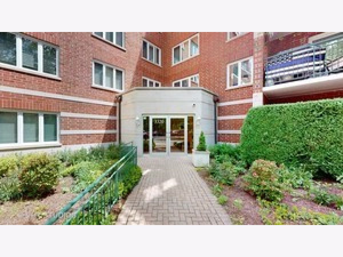 Condominiums & Homes Rented Rivers Edge Chicago Illinois, 5320 Lowell