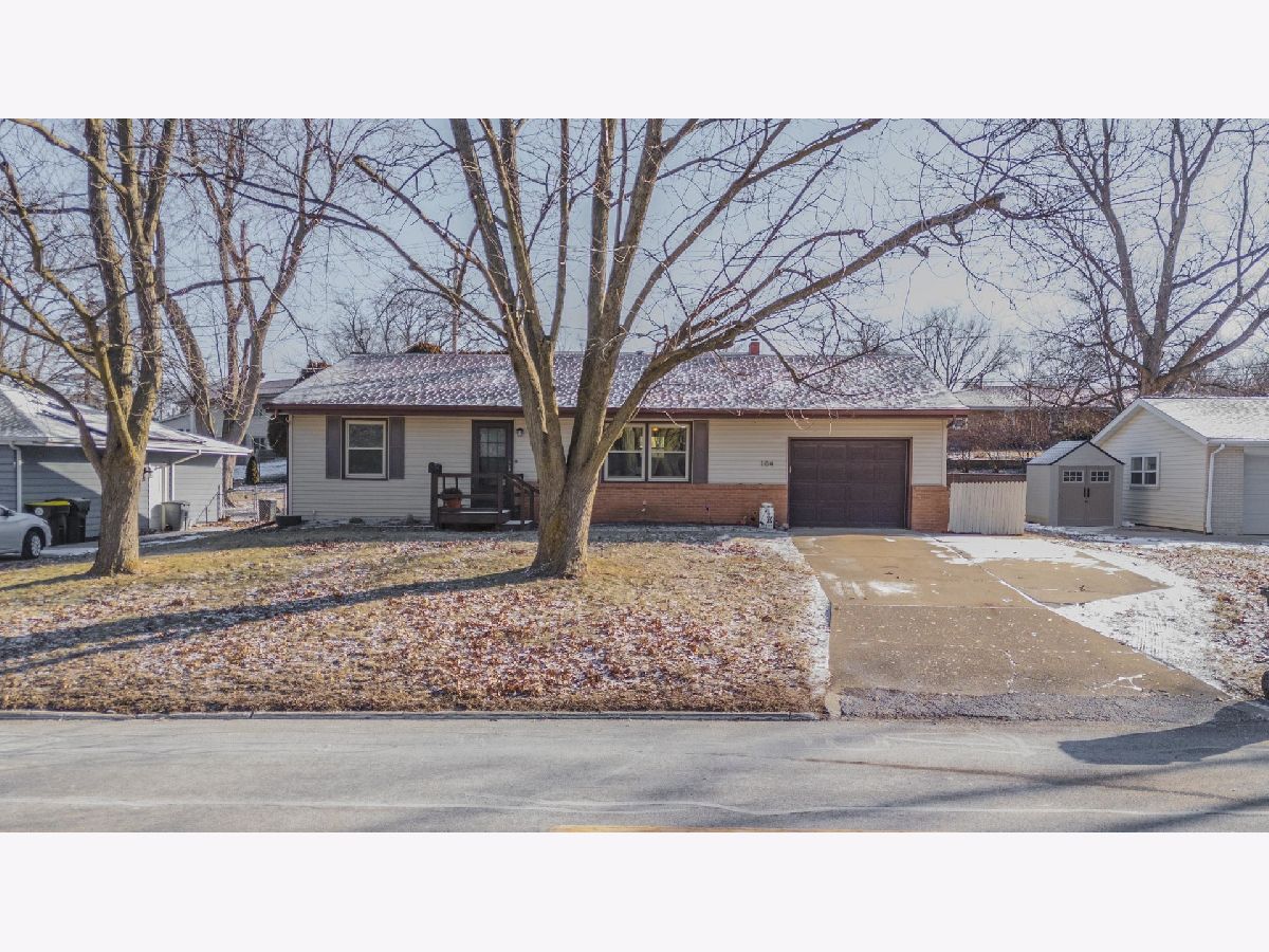 Homes & Condos & Townhomes Sold Pleasant Hills Normal Illinois, 104 Grandview