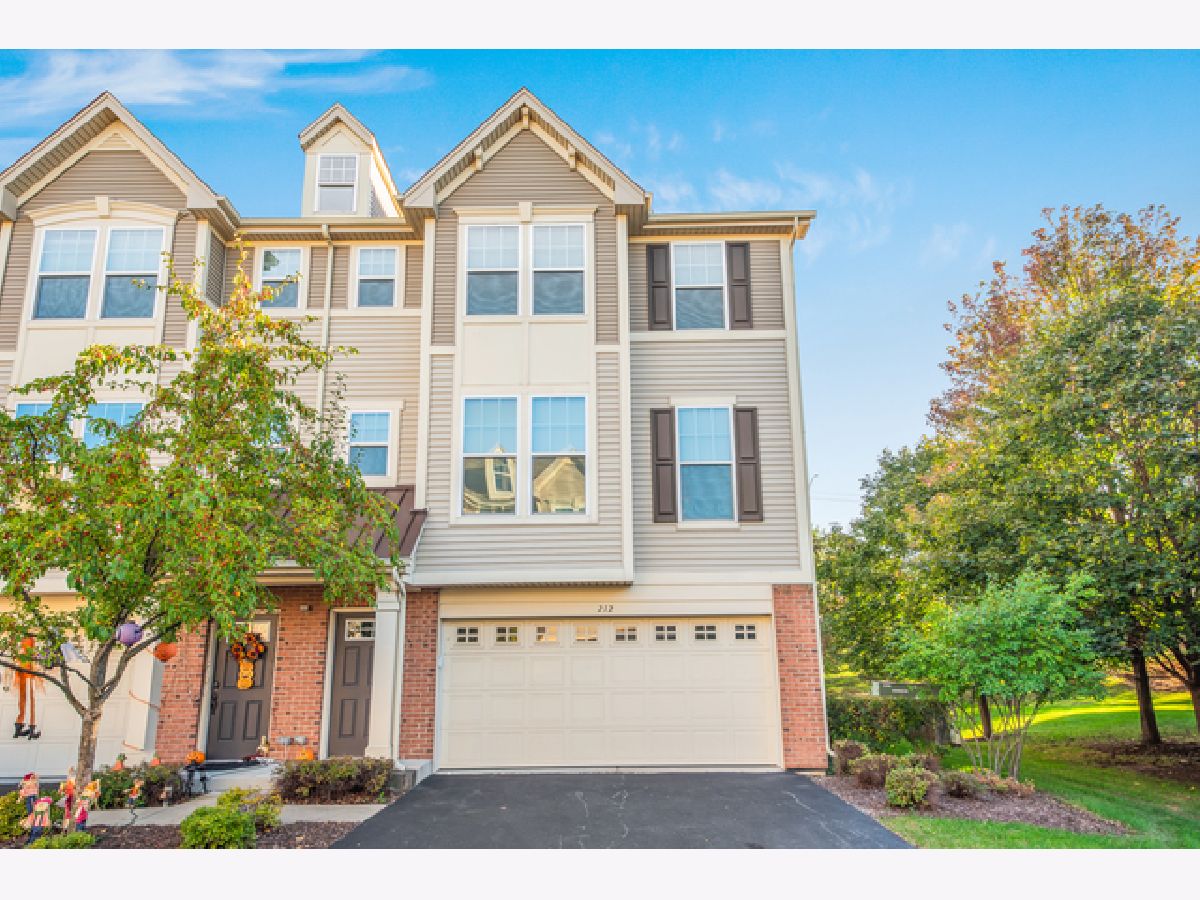 Townhomes Rented Yorkshire Square Aurora Illinois, 212 Commerce