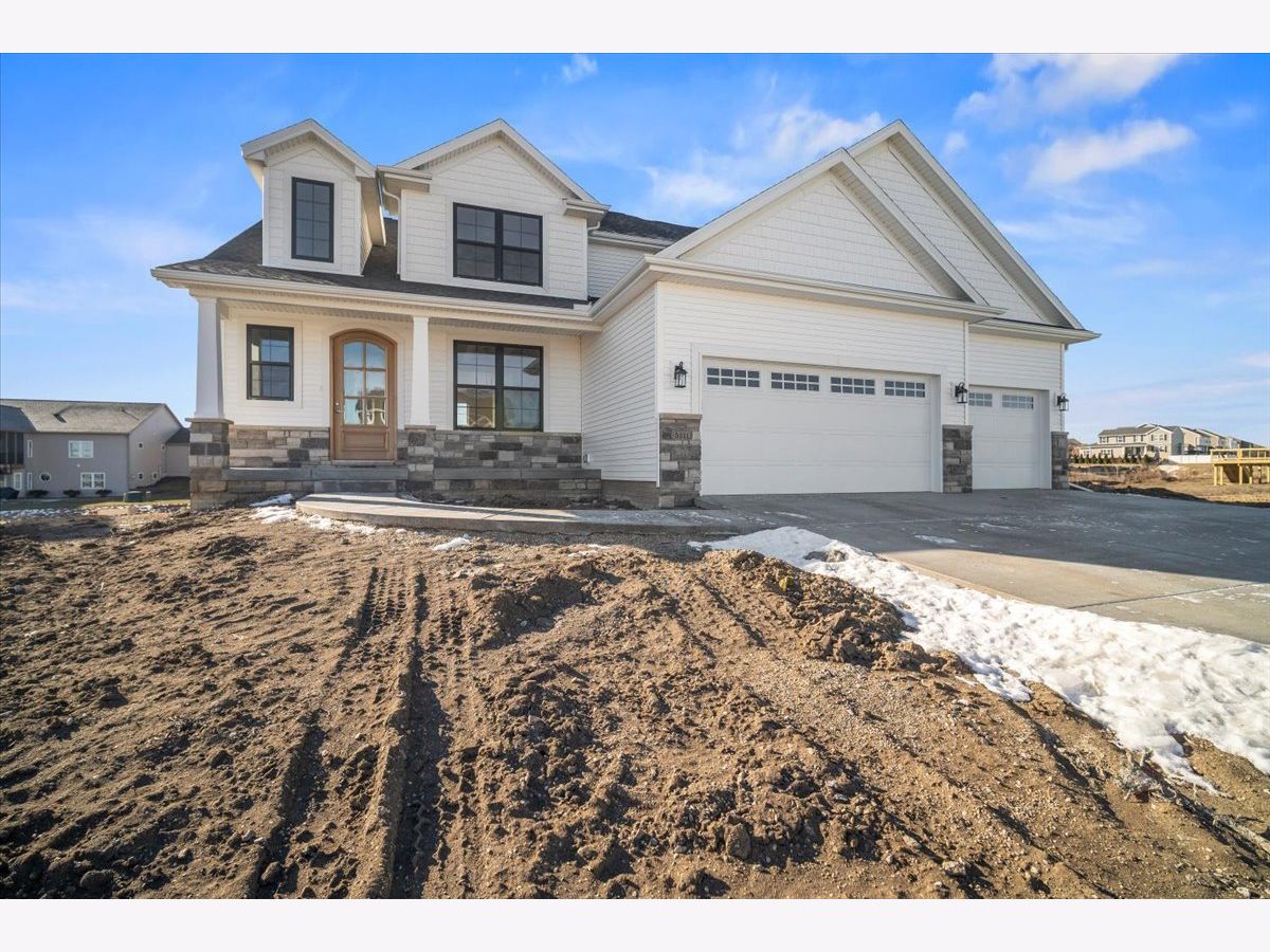 Homes & Condos & Townhomes For Sale Grove On Kickapoo Creek Bloomington Illinois, 5311 Finlen Lane