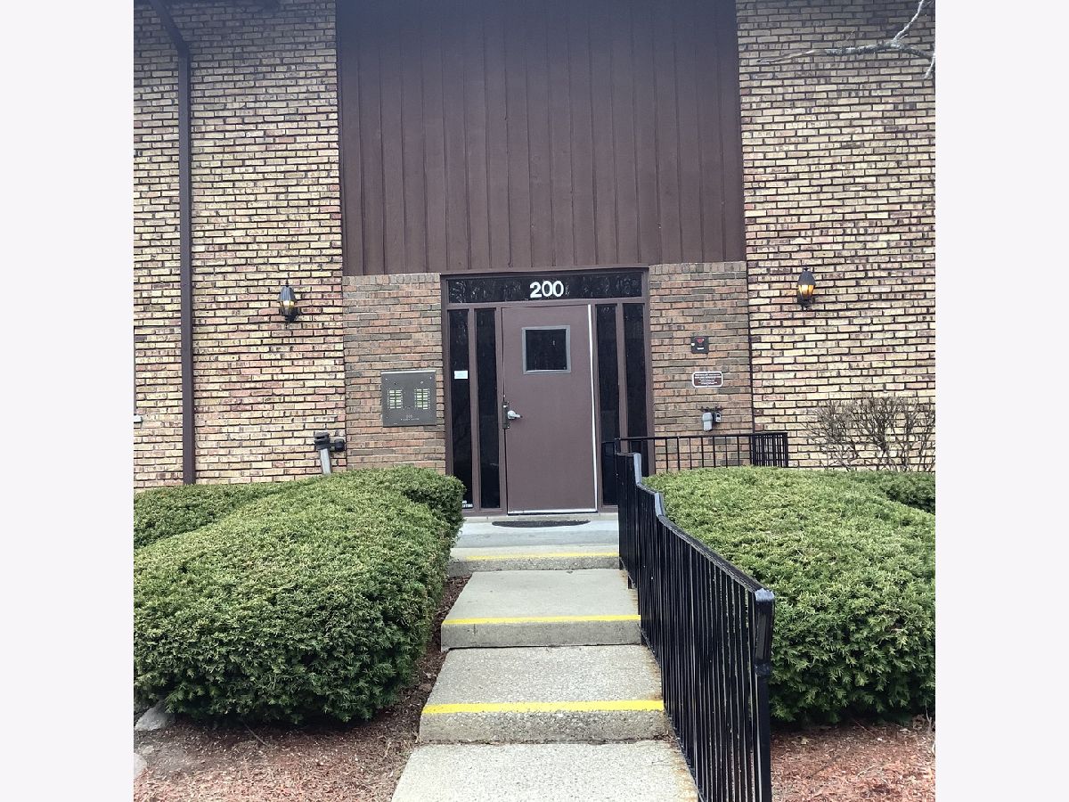 Condominiums Sold Forest Trail Willow Springs Illinois, 200 Willow