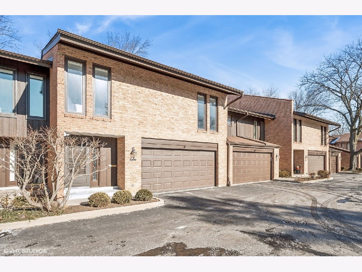 Townhomes & Condos & Homes Sold Valley Lo Glenview Illinois, 1808 Wildberry