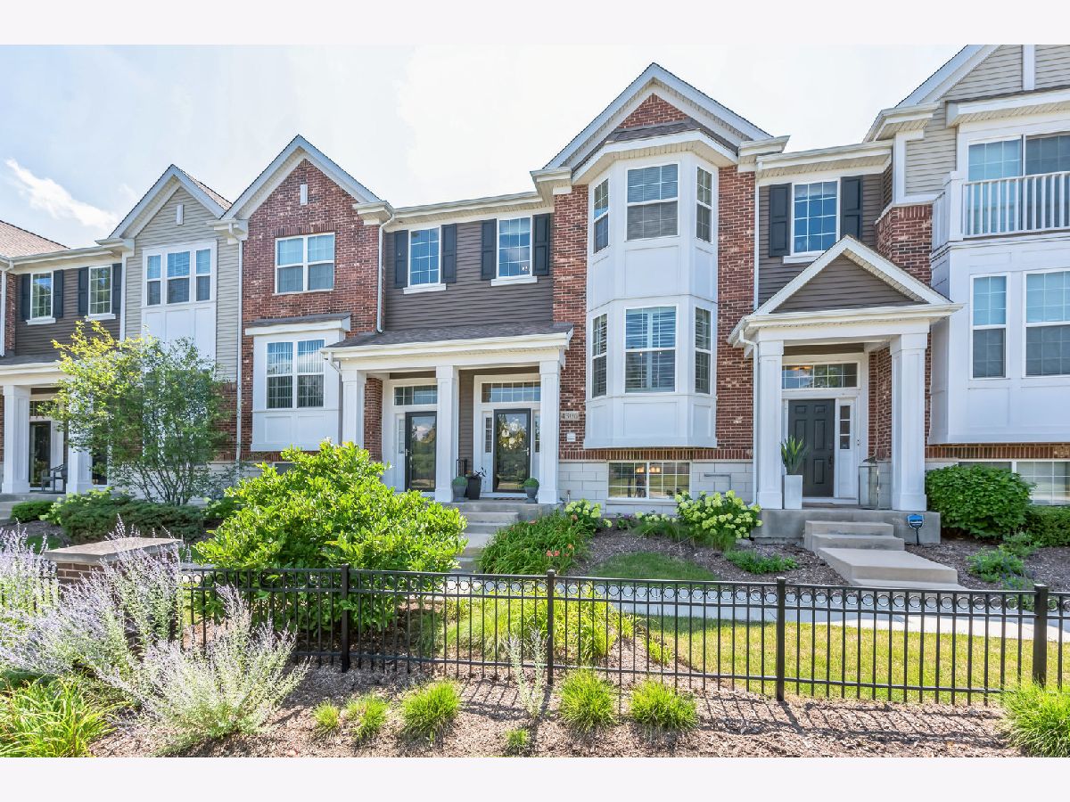 Townhomes Rented Emerson Park Naperville Illinois, 4306 Monroe