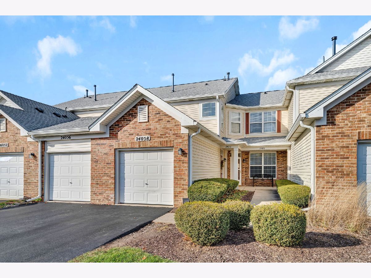 Townhomes Sold Villages At Heritage Meadows Plainfield Illinois, 24058 Pear Tree