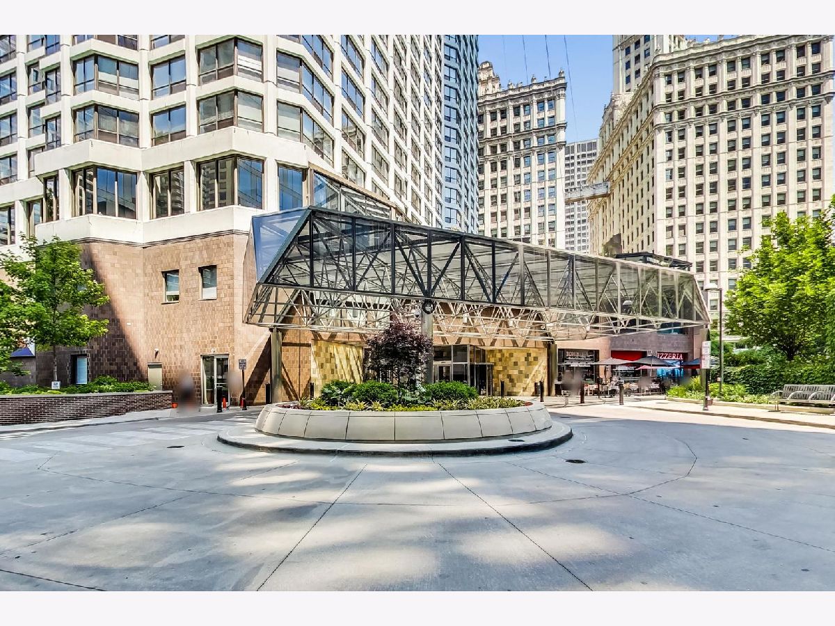 Condominiums Rented River Plaza Chicago Illinois, 405 Wabash