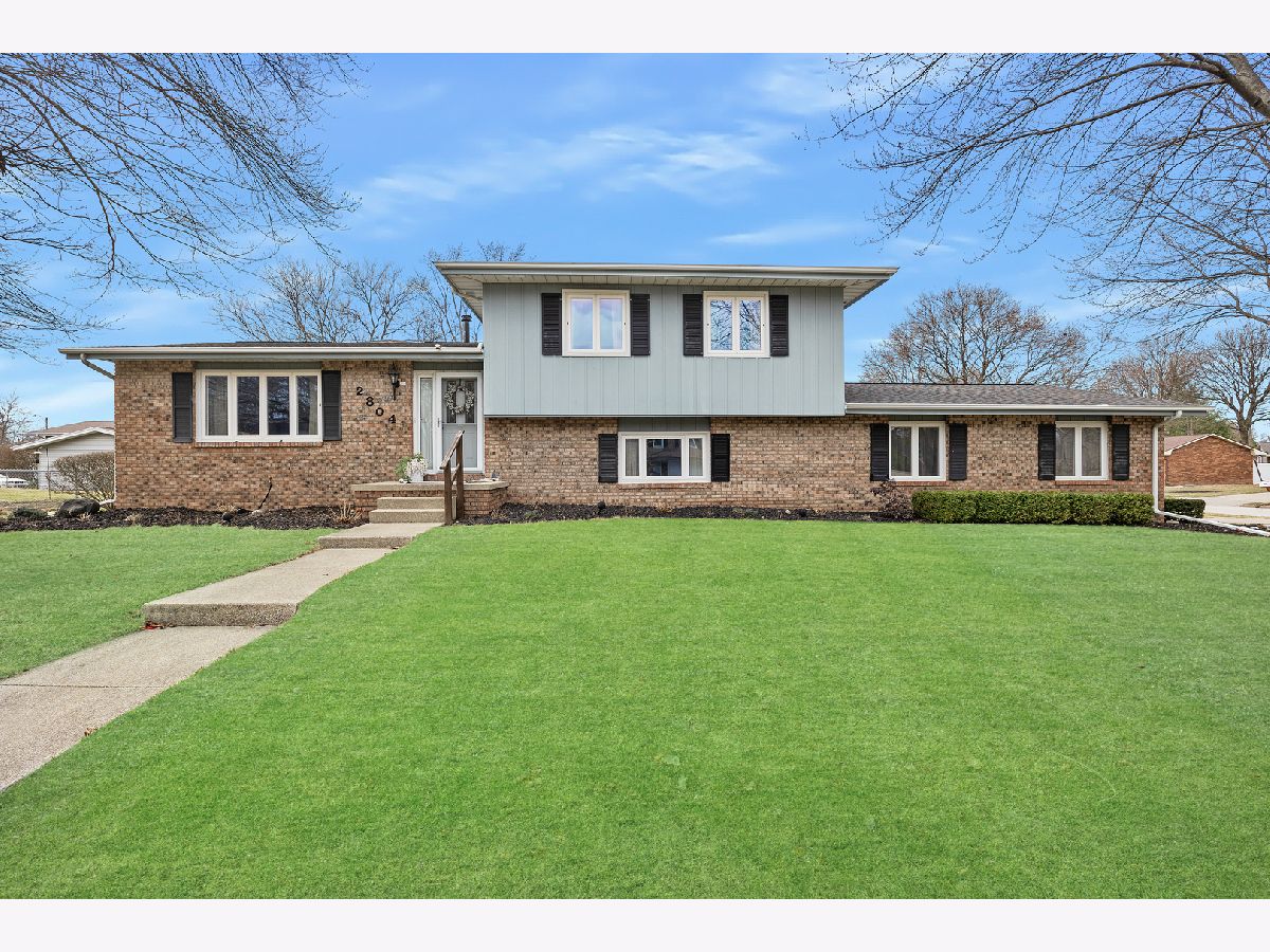 Homes & Condos & Townhomes Sold Broadmoor Bloomington Illinois, 2804 Mockingbird