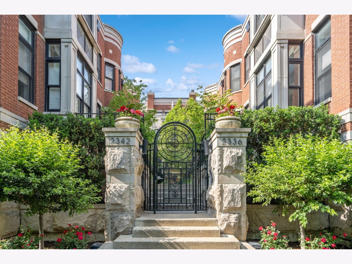 Townhomes Sold Wabansia Row Chicago Illinois, 2340 Wabansia