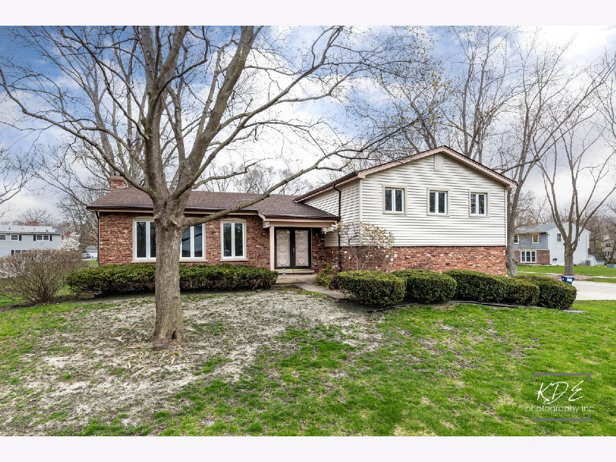 Homes Sold Arrowhead Wheaton Illinois, 26W236 Embden
