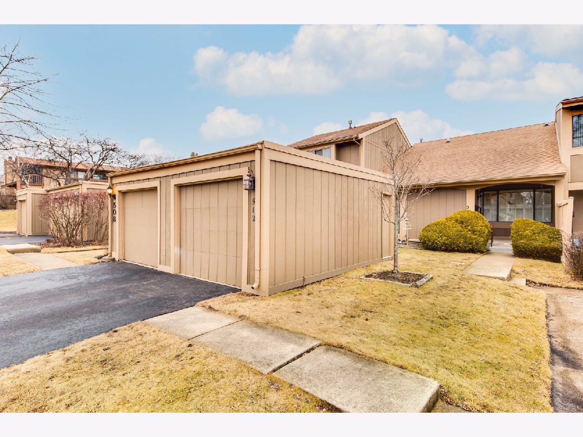 Townhomes & Condos & Homes Rented The Trails Roselle Illinois, 512 Isle Royal Bay