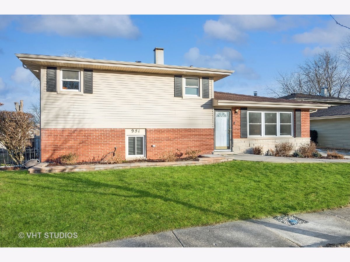 Homes Sold Apple Orchard Bartlett Illinois, 951 Maple