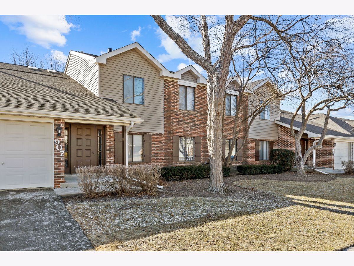 Condominiums Sold Cross Creek Roselle Illinois, 907 Cross Creek