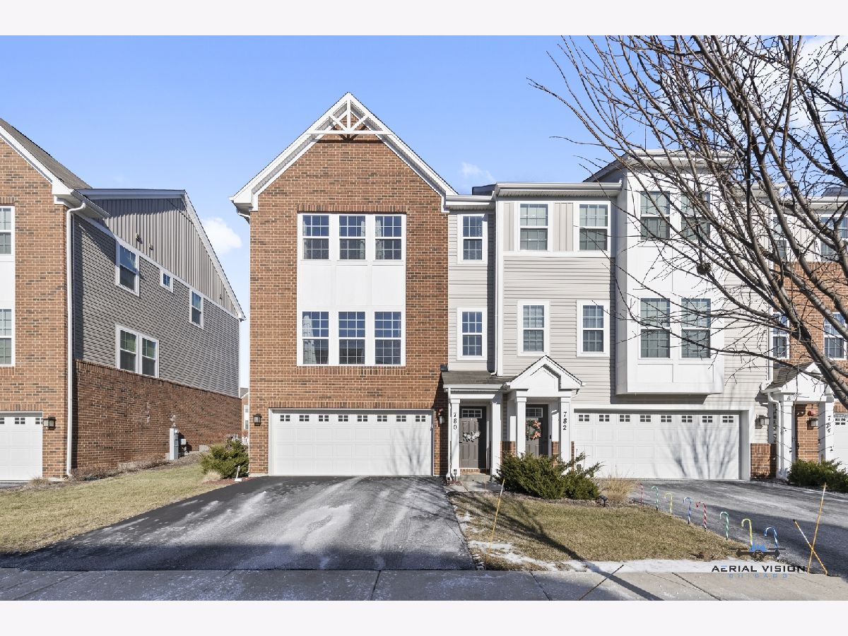 Condos & Townhomes Rented Buckingham Place Des Plaines Illinois, 780 Rockwell