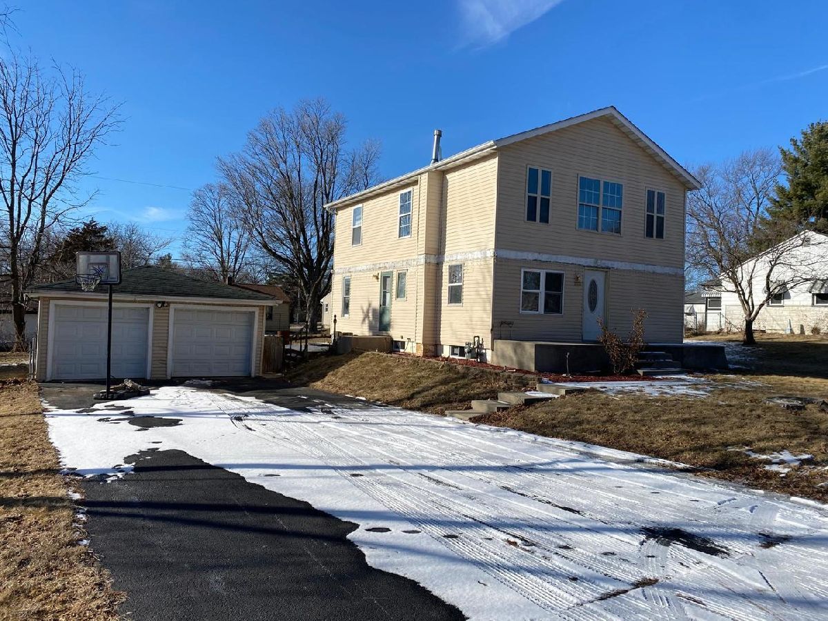 Rented Rockford Illinois, 2321 Welworth