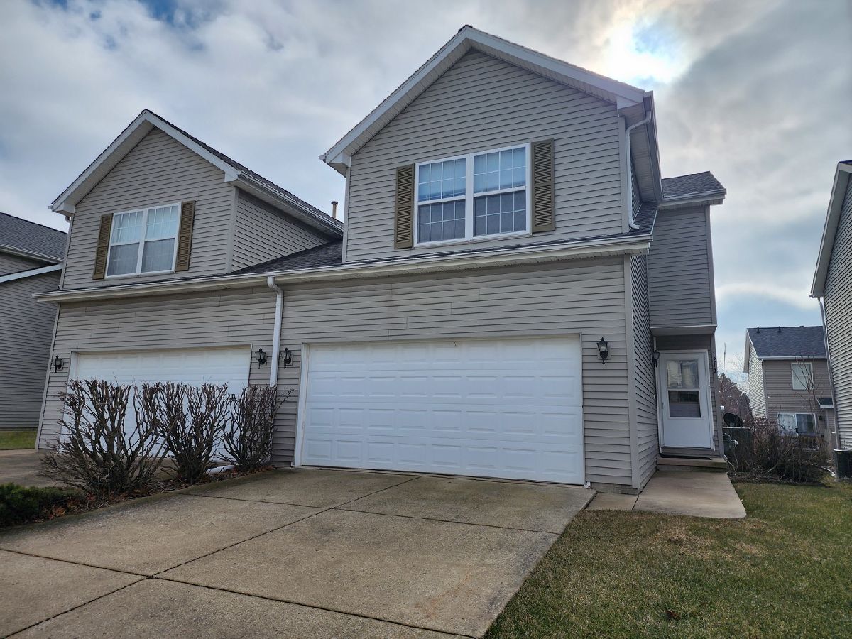 Condos & Townhomes & Homes Sold Links Landing Bloomington Illinois, 1213 Colonial