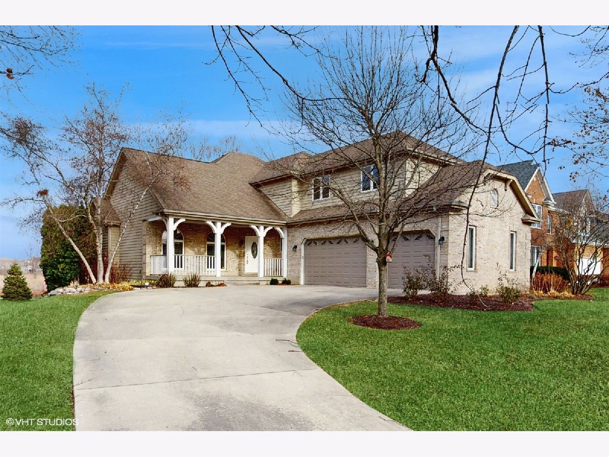 Homes & Condos & Townhomes Sold Wedgewood Crystal Lake Illinois, 986 Wedgewood