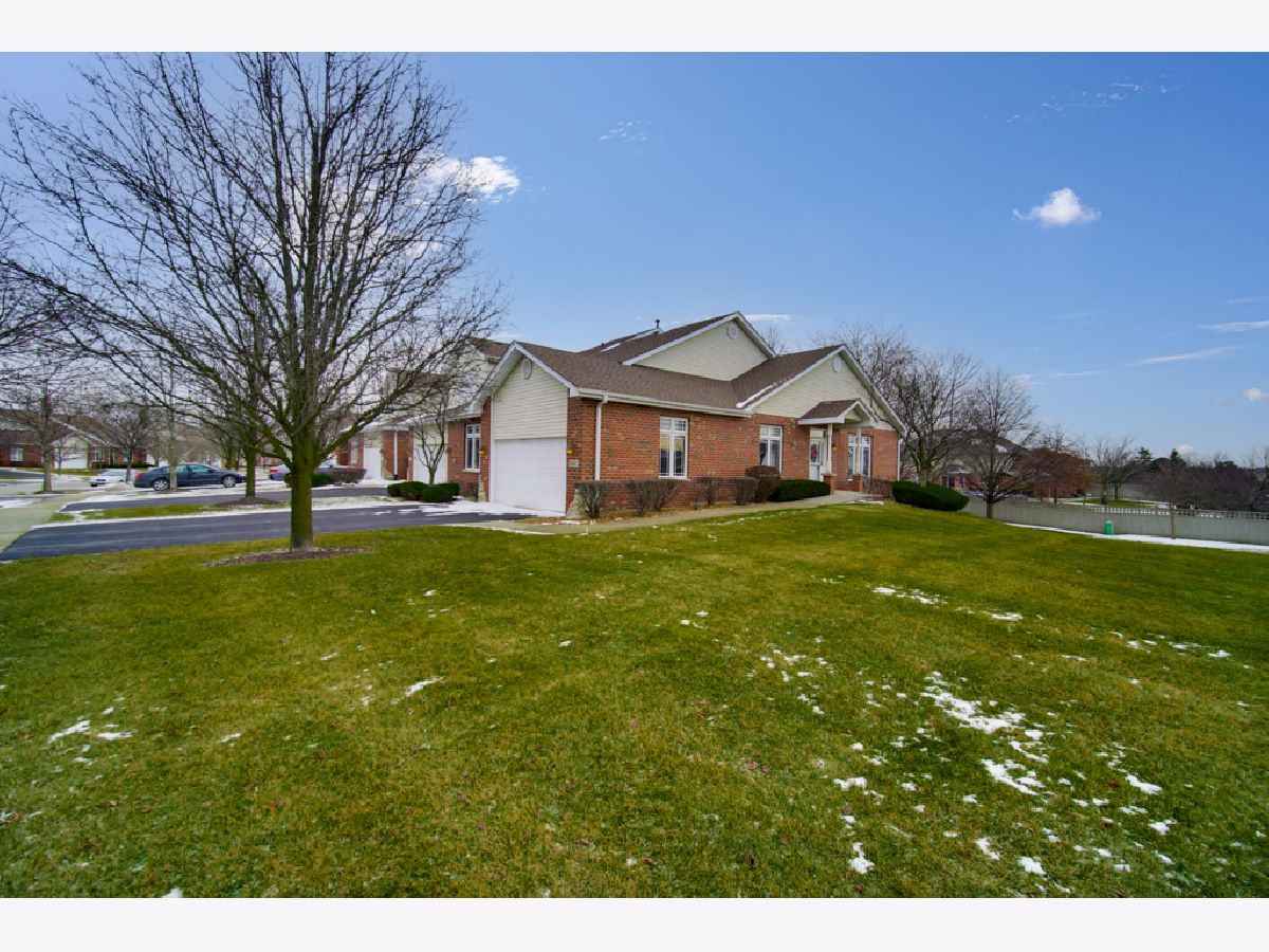 Townhomes & Homes Sold Crystal Creek Mokena Illinois, 10847 Canterbury