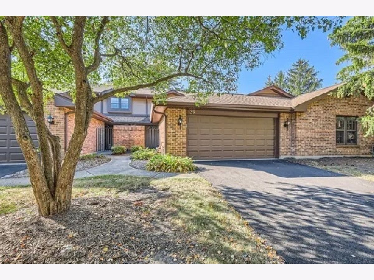 Townhomes Sold Indian Trail Westmont Illinois, 139 Indian Boundary