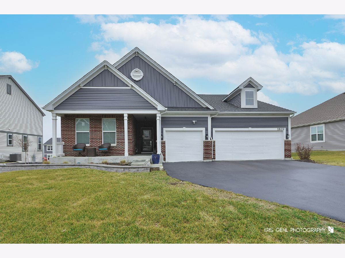 Homes & Condos & Townhomes Sold Woodlore Estates Crystal Lake Illinois, 1102 Williamsbury