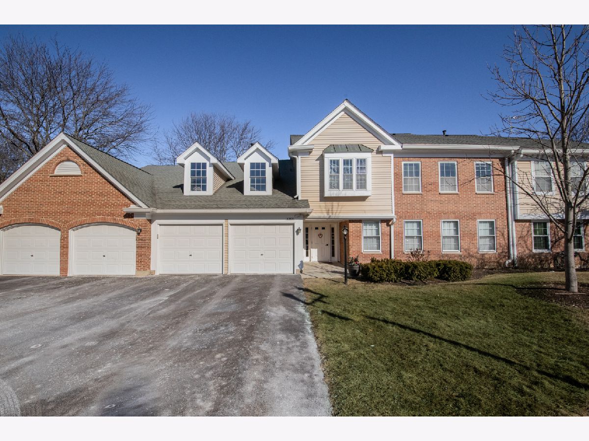 Condominiums Sold Old Orchard Mount Prospect Illinois, 1002 Butternut