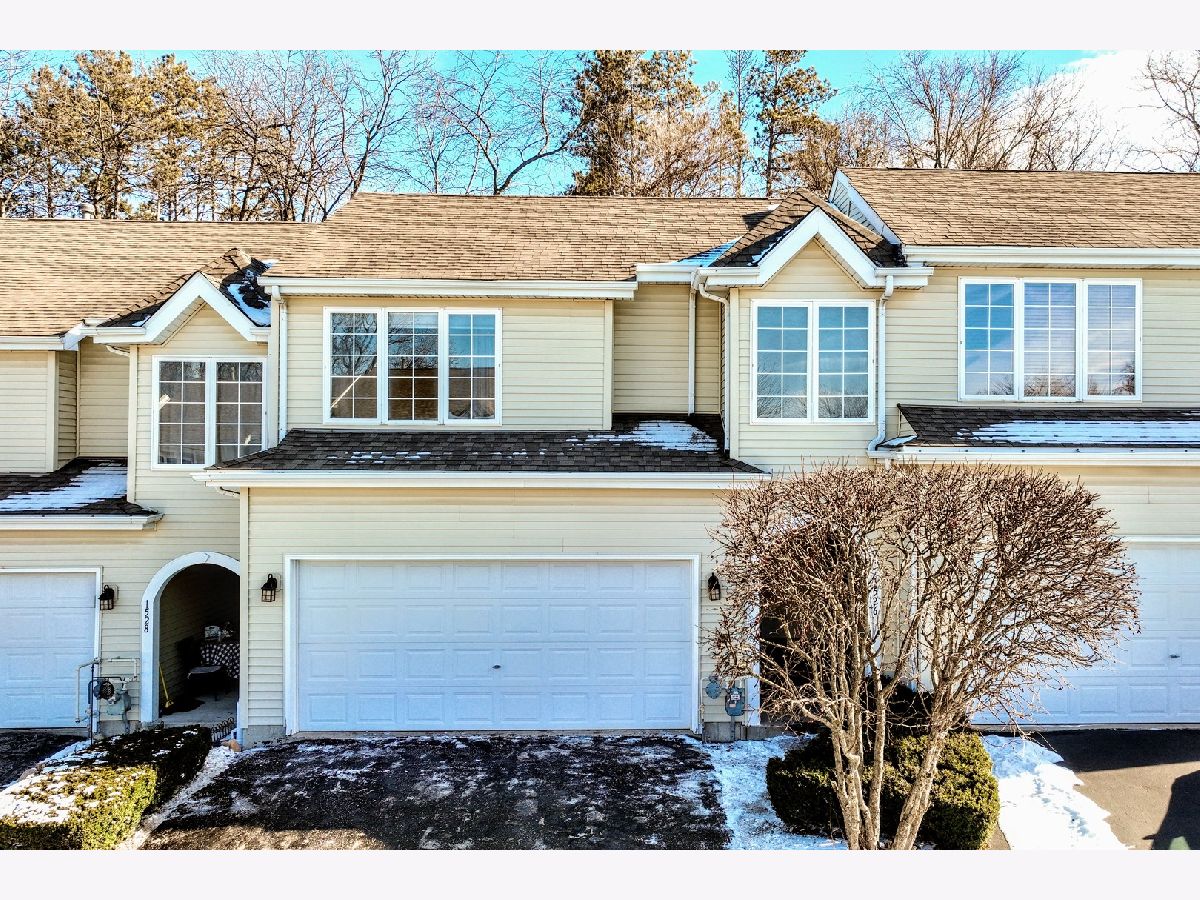 Townhomes & Condos & Homes Sold Mcconnell Hills Woodstock Illinois, 1526 Golden Oak