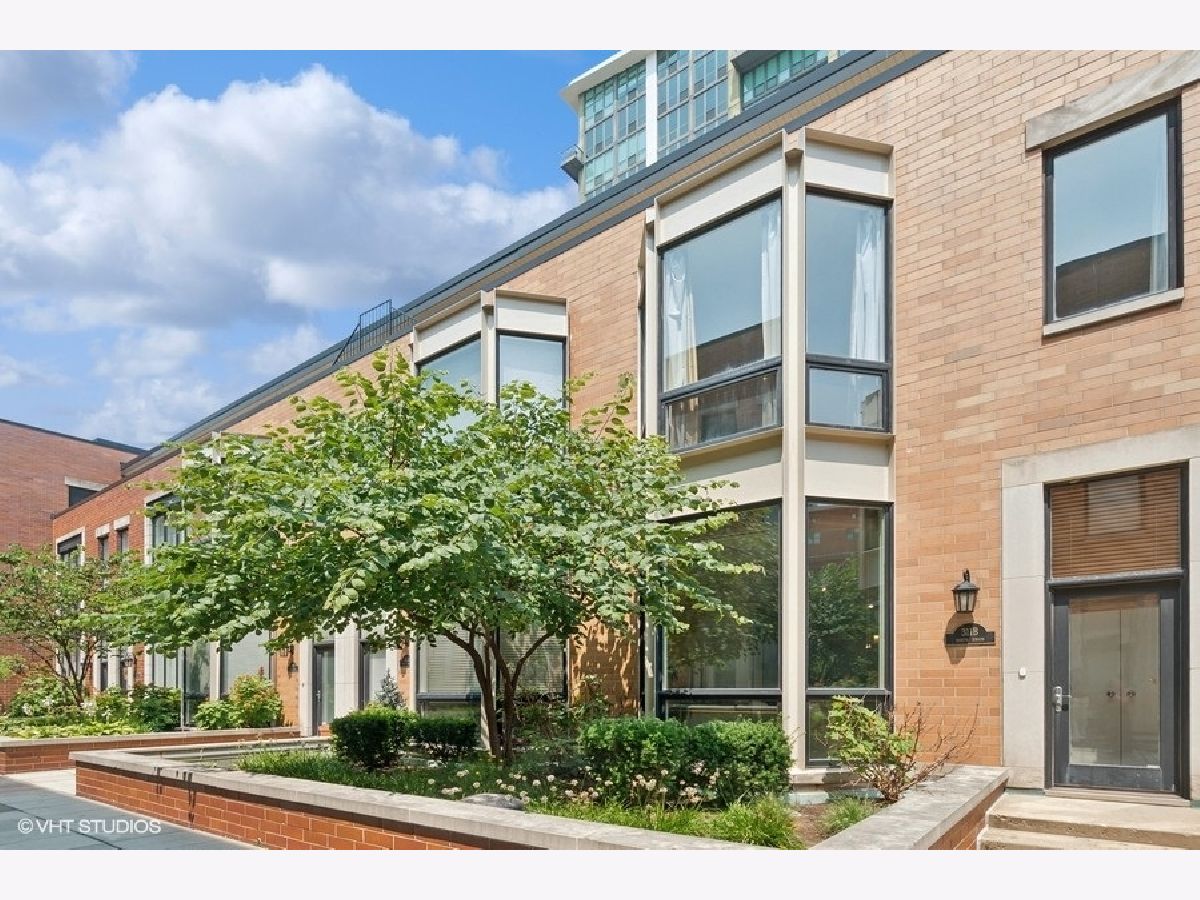 Townhomes Sold Fulton Court Chicago Illinois, 311 Union