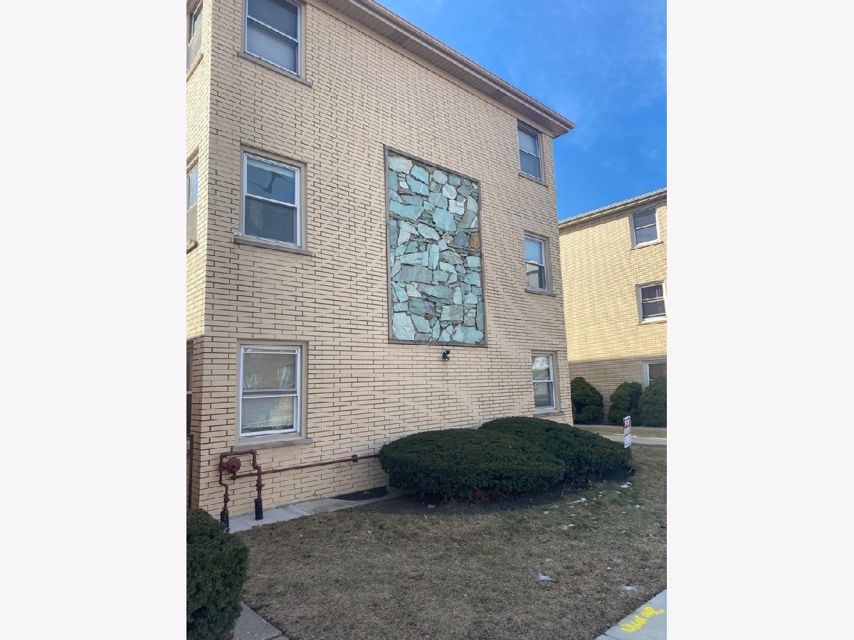Rented Chicago Illinois, 7021 Belmont