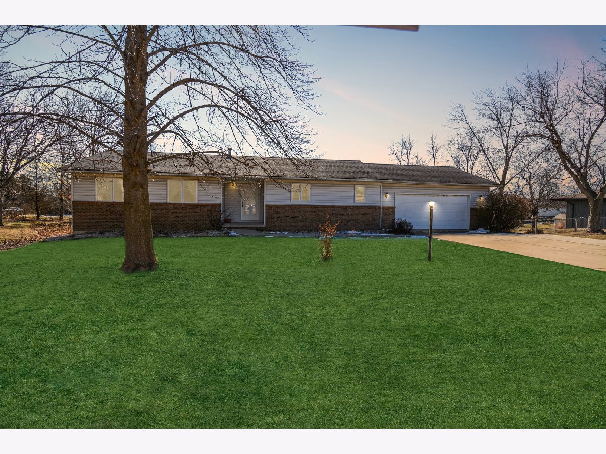 Homes & Condos & Townhomes Sold Brentwood Bloomington Illinois, 19085 Brentwood