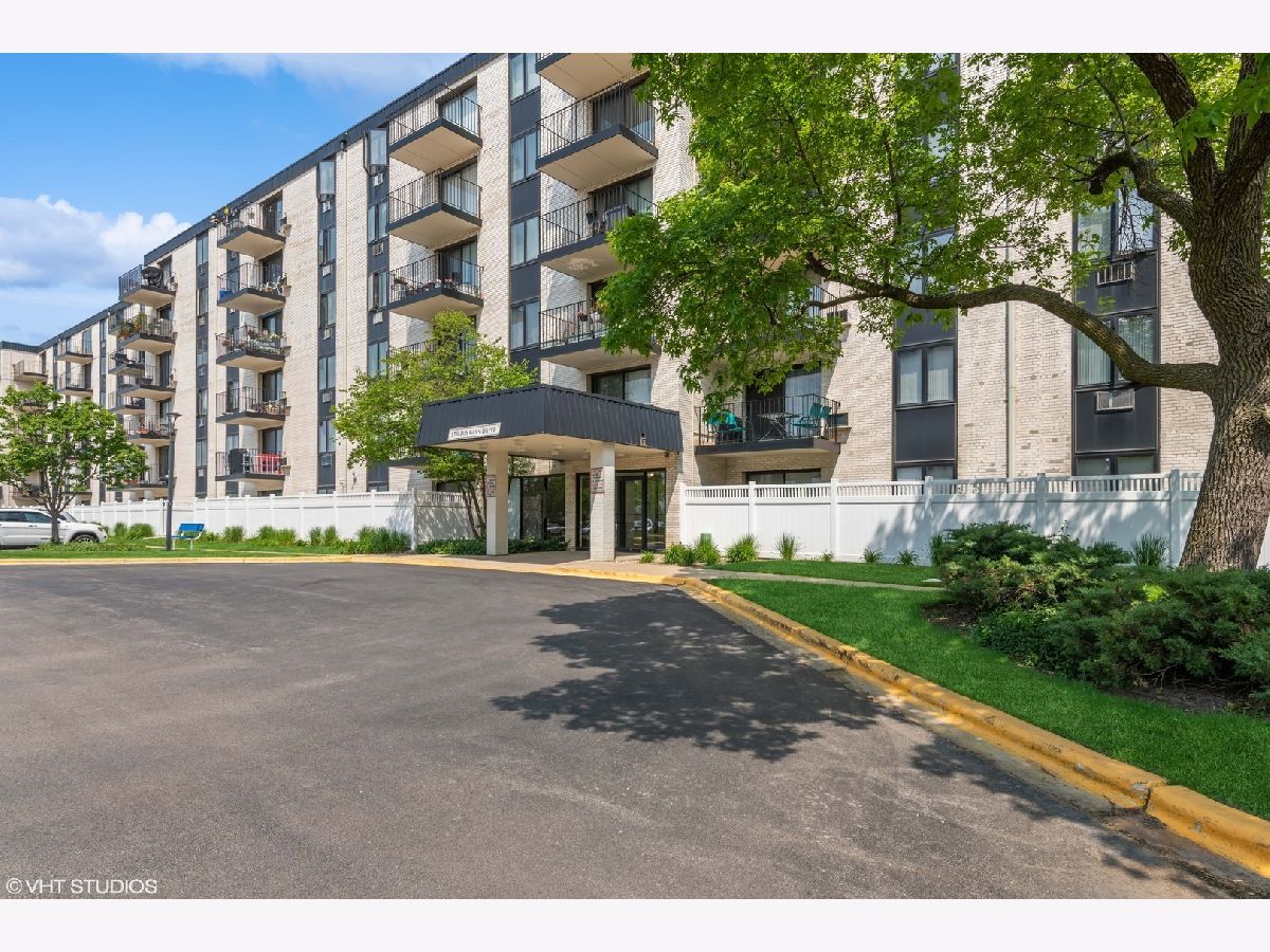 Condos & Townhomes & Homes Sold Terrace Square Niles Illinois, 9731 Fox Glen