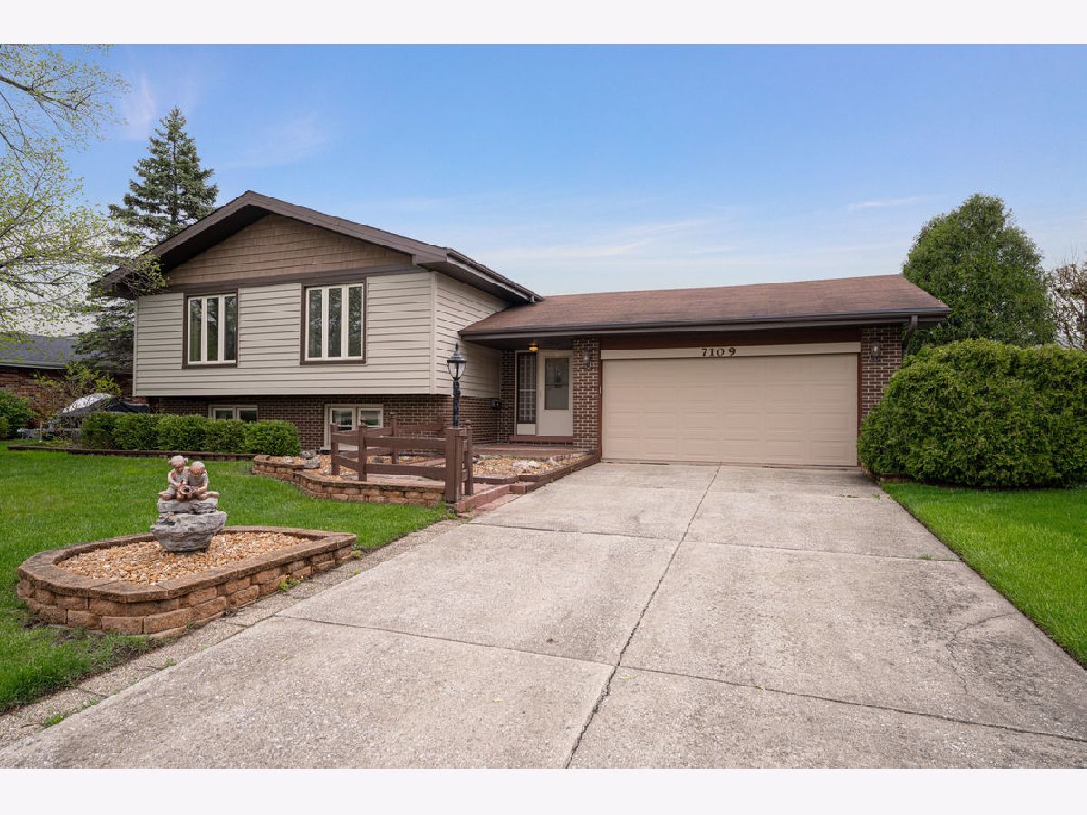 Homes Sold Brookhaven Manor Darien Illinois, 7109 Washington