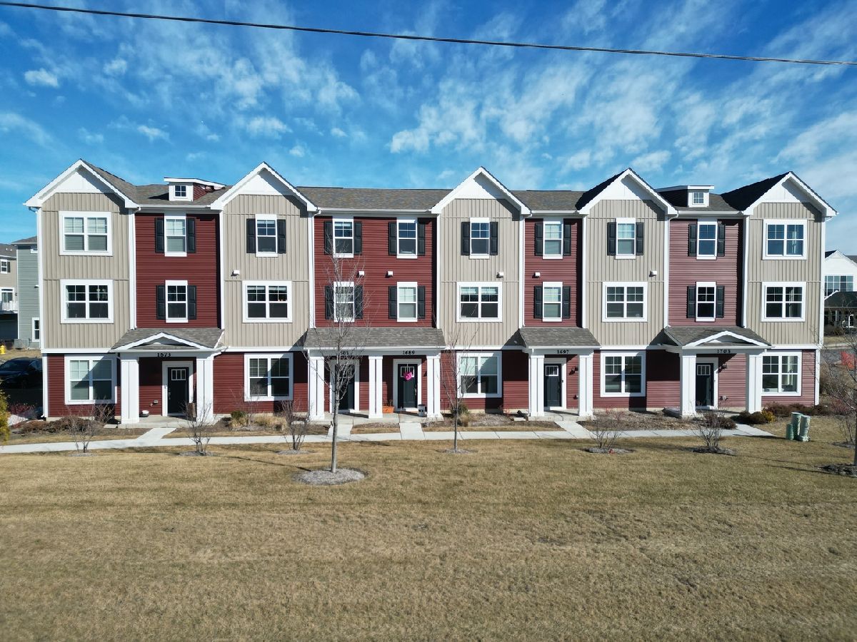 Condos & Townhomes Sold Tribeca Grayslake Illinois, 1681 Albany