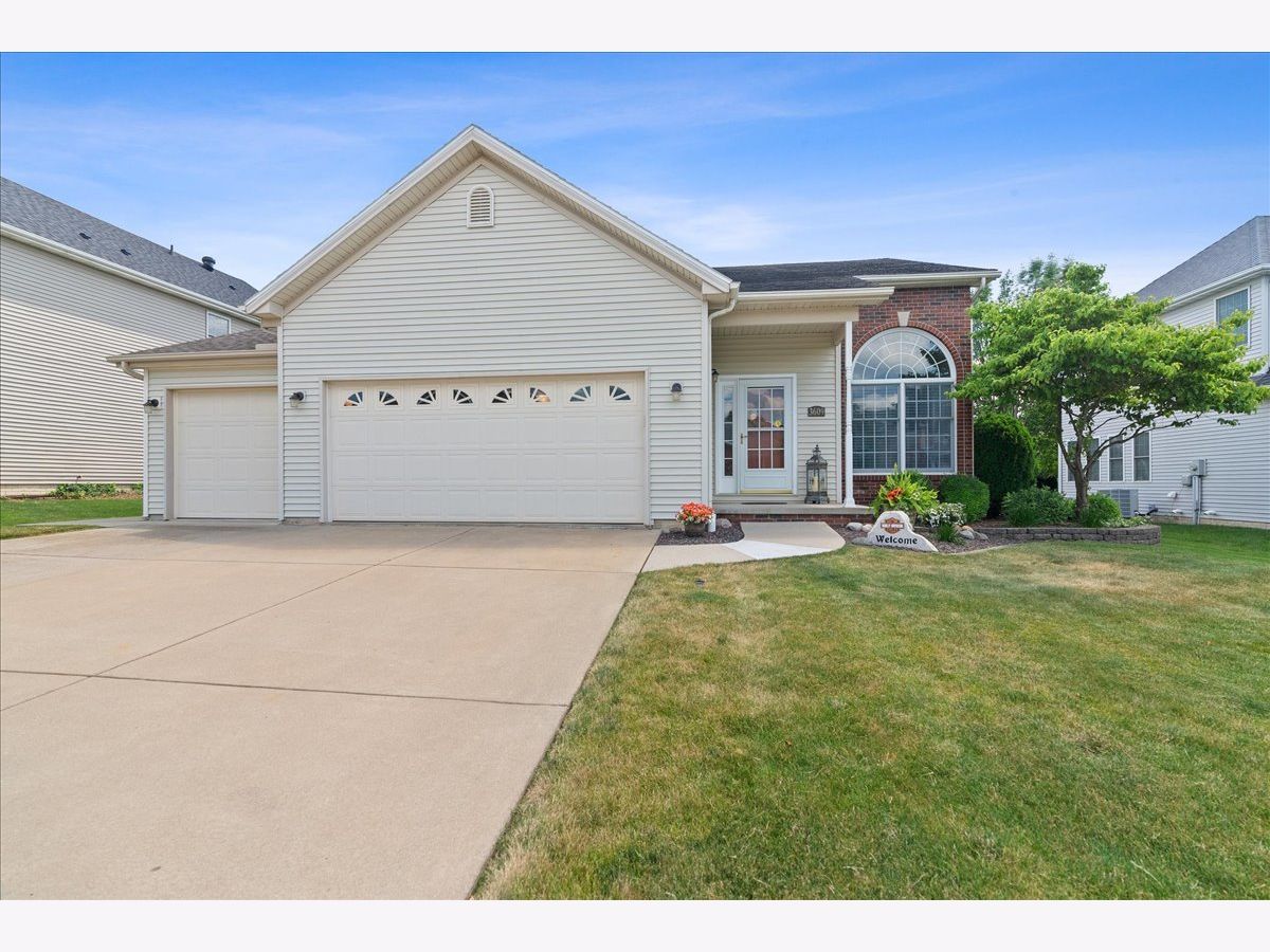 Homes & Condos & Townhomes Sold Windham Bloomington Illinois, 3609 Wine