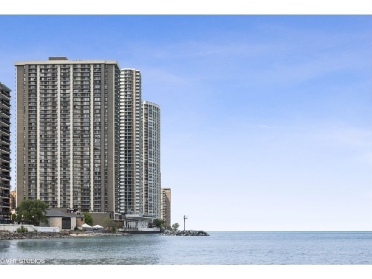 Condominiums Rented Malibu Chicago Illinois, 6007 Sheridan