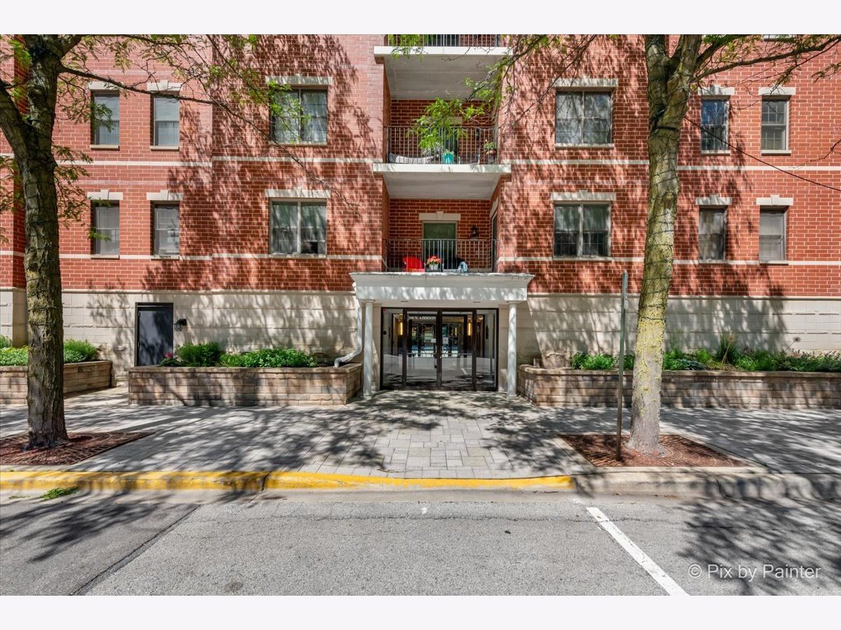 Townhomes & Condos Sold Market Square Elmhurst Illinois, 200 Addison