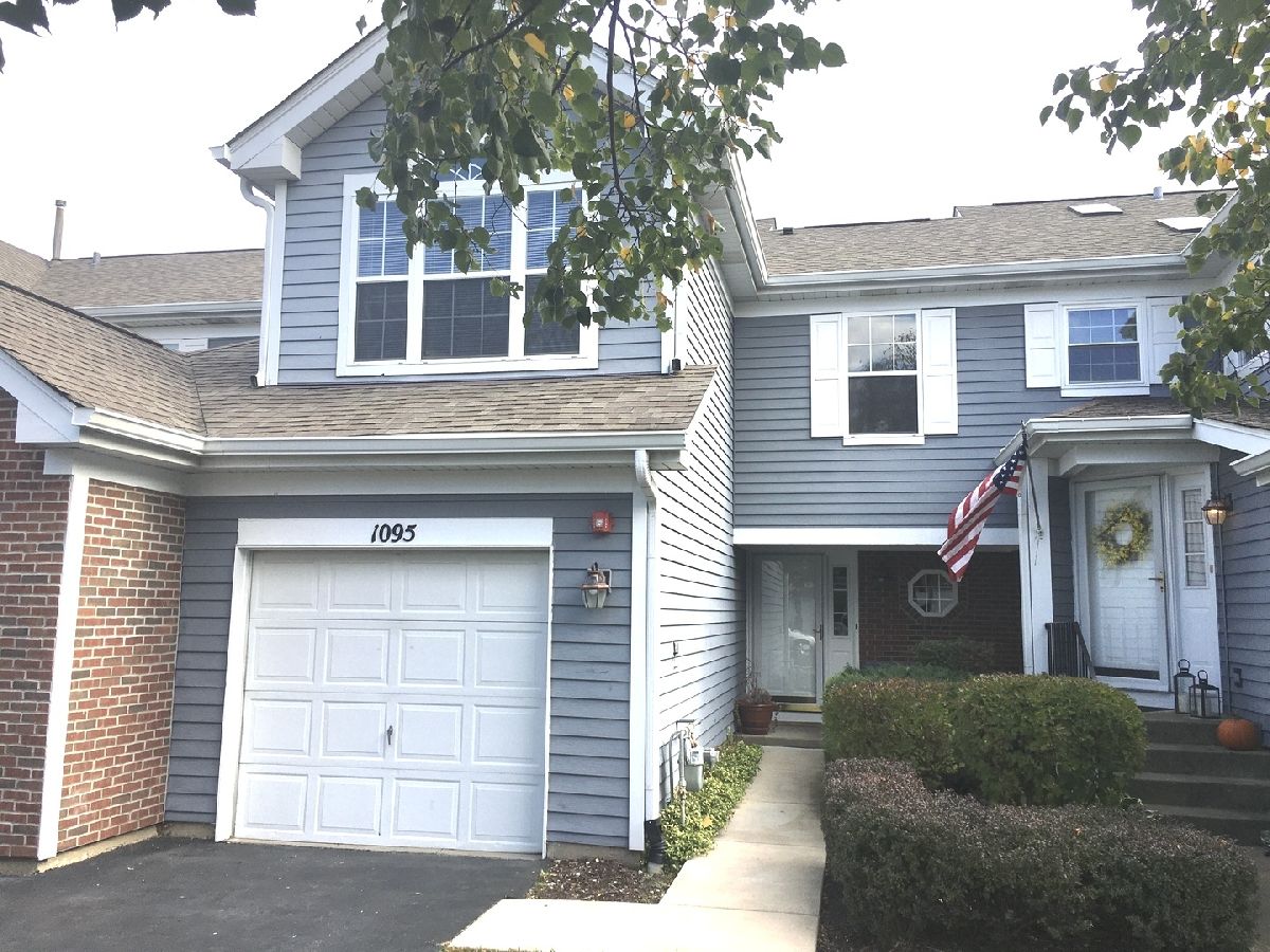 Townhomes & Condos Rented Wildwood Glen Glendale Heights Illinois, 1095 Camden