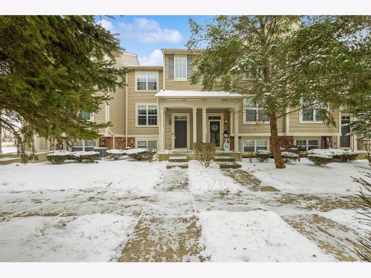 Townhomes Sold Pine Creek Lakemoor Illinois, 31577 Tallgrass