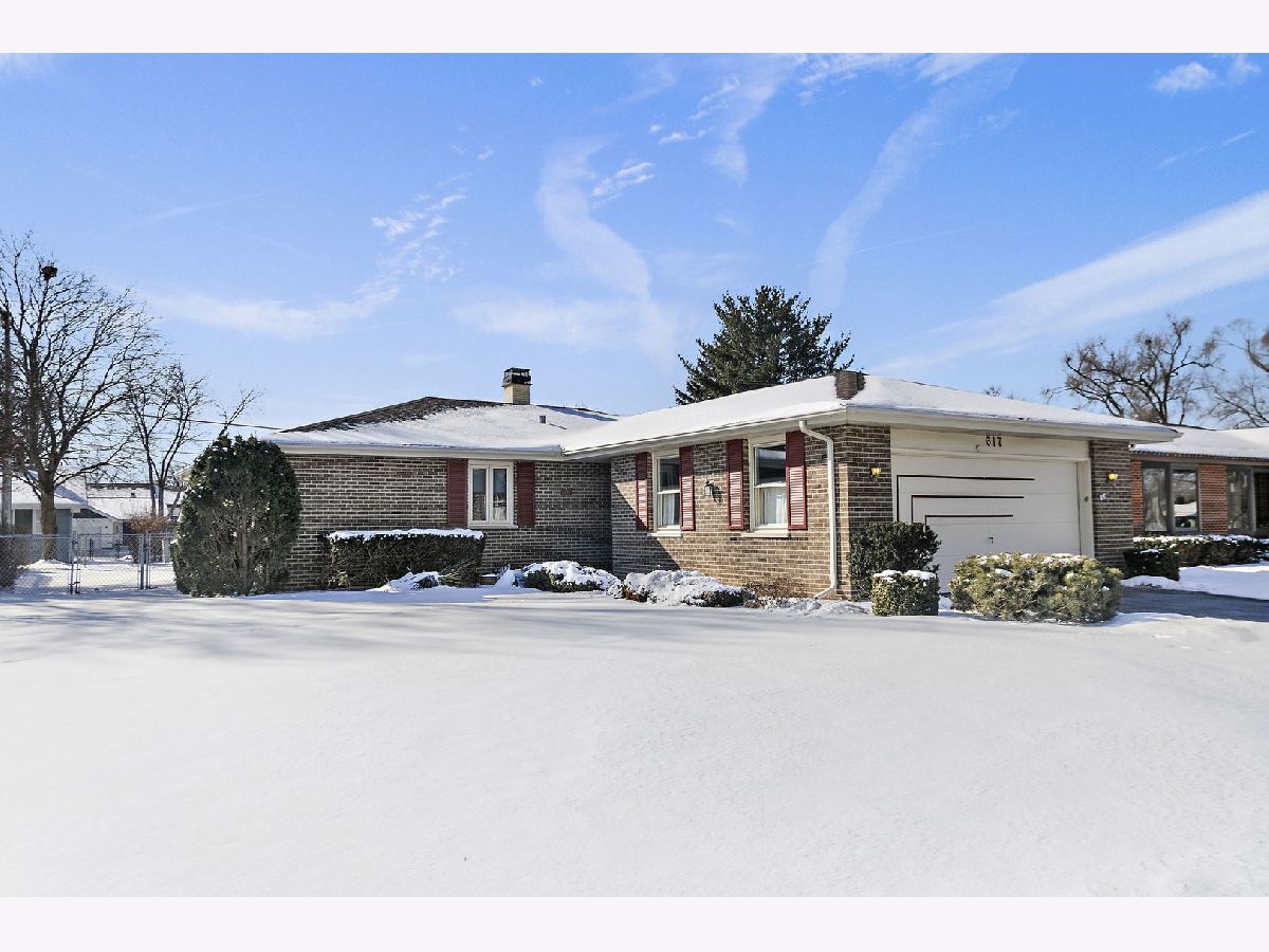 Homes & Condominiums Sold Country Meadows Crystal Lake Illinois, 617 Sharon