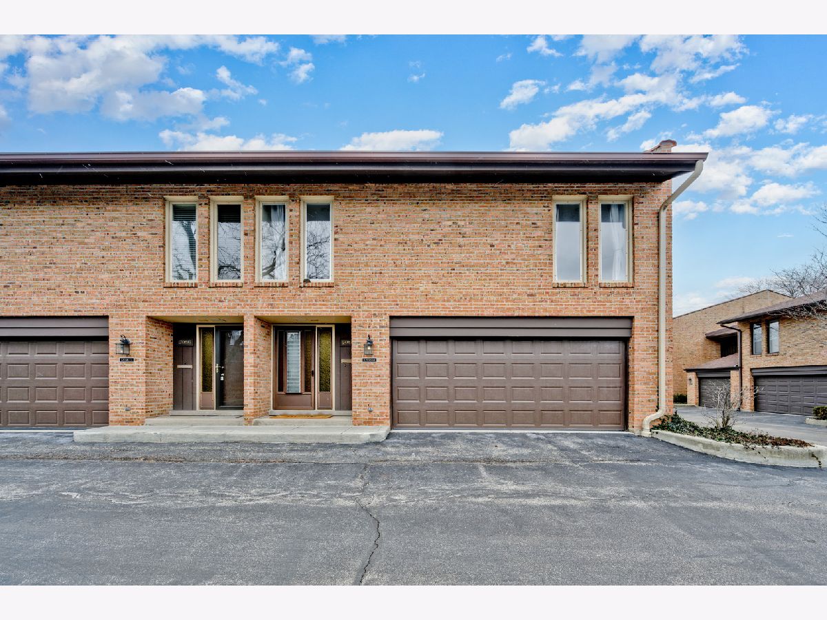 Townhomes & Condos & Homes Rented Valley Lo Glenview Illinois, 1708 Wildberry