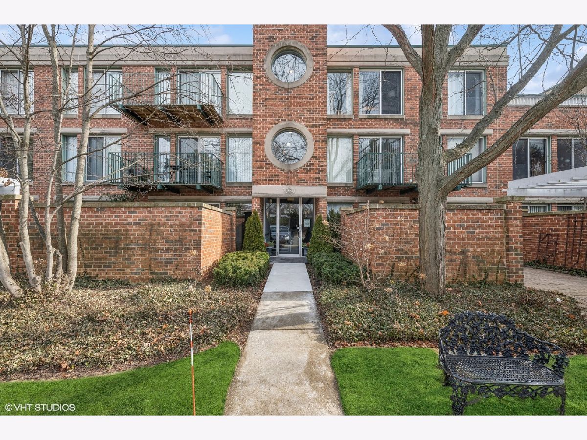 Condos & Townhomes Sold Meadowlake Northfield Illinois, 7050 Arbor