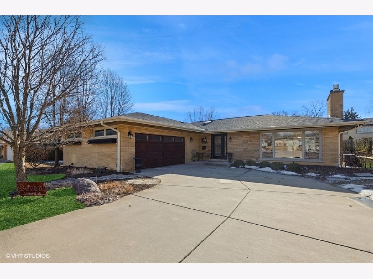 Homes Sold Stonegate Clarendon Hills Illinois, 7 Larkspur